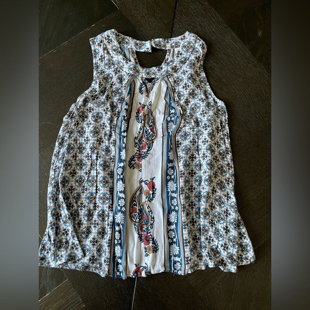 Xhilaration Blue & White Floral Sleeveless Camisole with Red Accents